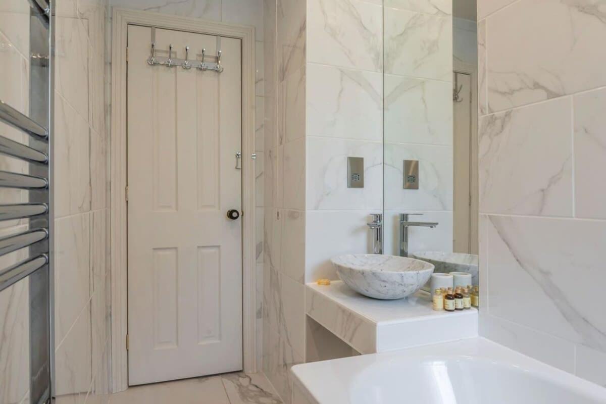 A Regal Abode - Marylebone - By Frankie Says Apartment London Luaran gambar